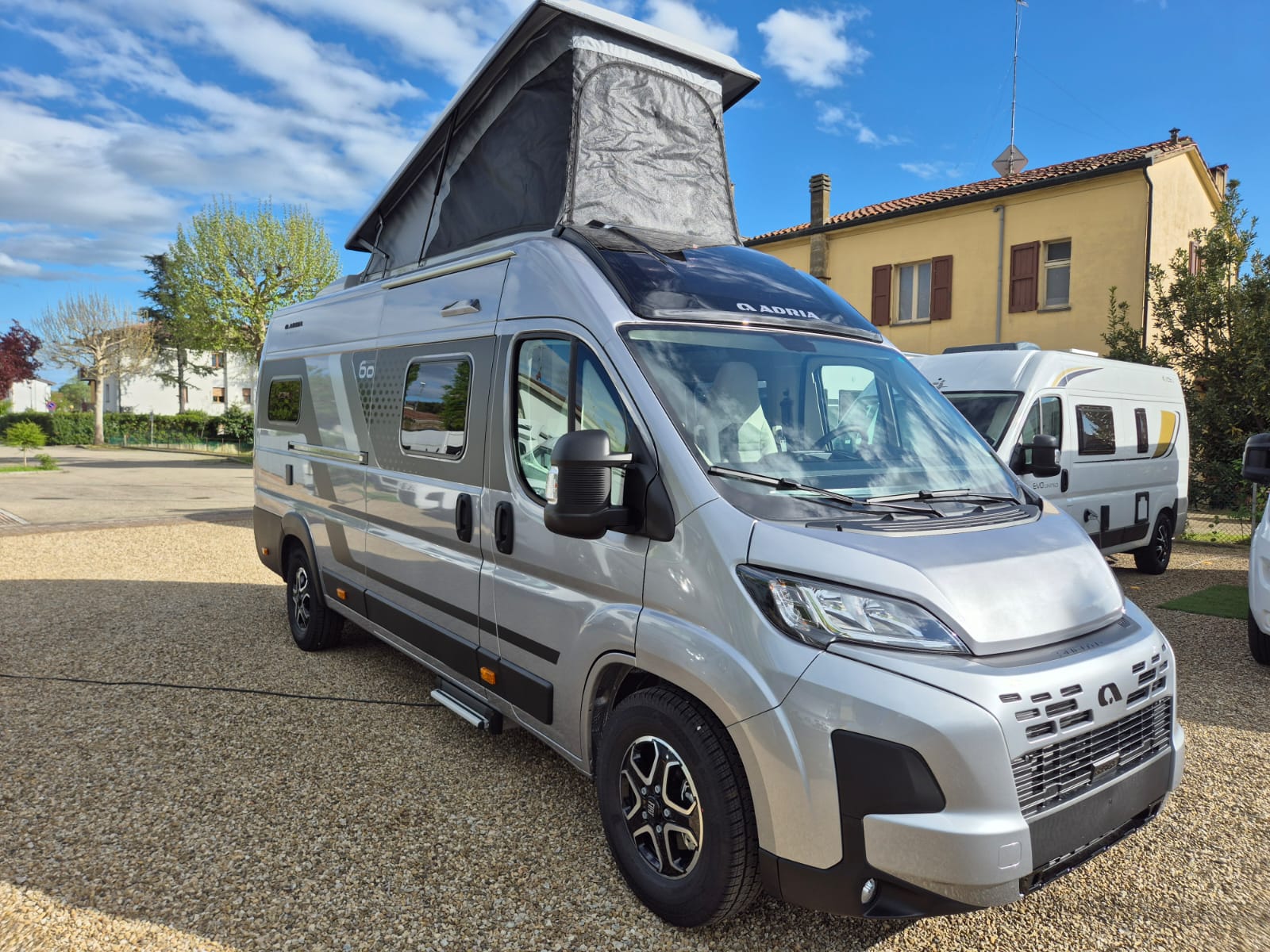 Adria Twin 640 SGX pop up 60  Anniversario_1